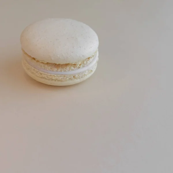 Πολύχρωμα Αμυγδαλωτά Δύο Μισά Λεπτά Γαλλικά Μπισκότα Γλυκό Καφέ Cookies — Φωτογραφία Αρχείου
