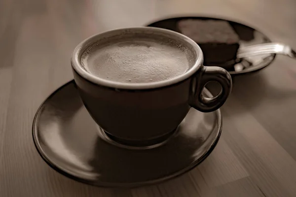 Bir Fincan Kahve Bir Tabak Tatlı Kahve Molası Sabah Içkisi — Stok fotoğraf
