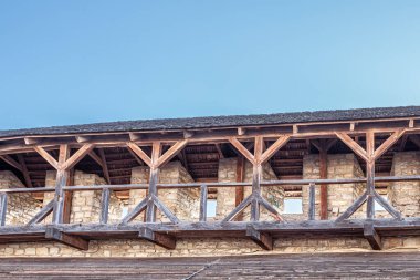 Kamianets Podilskyi 'deki kale. Ukrayna tarihi. Ukrayna 'da turizm. Tarihi binalar. Ortaçağ kalesi. Güçlendirilmiş yerleşim yerinin iç avlusunda. Ukrayna 'nın simgeleri. Ukrayna 'nın Yedi Harikası.
