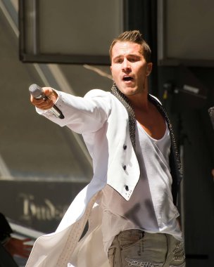 Toronto, Kanada 19 Haziran 2011 'de Shawn Desman, Toronto, Ontario' daki Bloor Street 'in yenilenmesini kutlamak için Celebrate Bloor festivalinde sahne aldı..