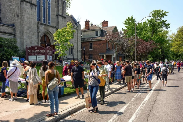 Ottawa Canada May 2023 Huge Crowd People Browse Deals Annual — Stock Photo, Image