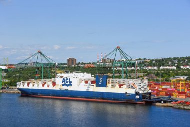 Halifax, Kanada 31 Temmuz 2023 ACL Atlantic Sail konteynır gemisi, Kanada 'nın Nova Scotia kentindeki Bedford Havzası' ndaki Fairview Cove Konteynır Terminali 'ne yanaştı.. 
