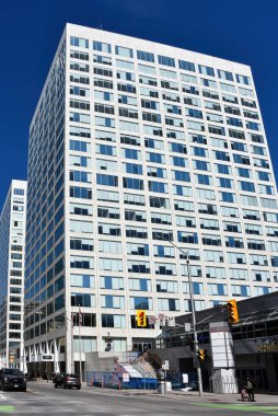 Ottawa, Kanada Laurier Bulvarı 'ndaki L' esplanade Laurier ofis kompleksi federal hükümetin emlak portföyünü küçültmeyi planladığını söylediği 10 Ottawa mülkü arasında yer alıyor. Kulelerden en az biri konut birimlerine dönüşebilir.