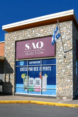 Gatineau, Kanada - 18 Ekim 2024 - SAQ, veya Societe des Alcools du Quebec, Quebec 'te yer alan bir eyalet şirketidir..