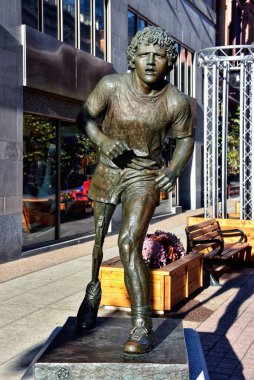 Ottawa 21 Ekim 2024 'te, Terry Fox' un Sparks Sokağı 'ndaki yeni yerinde Fox 1980 yılında Hope Maratonu sırasında koştu. Fox, Kanadalılar tarafından kanser araştırmaları için para toplamak amacıyla tek ayak üzerinde koşan bir günlük maratonu için saygı görüyor..  