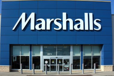 Ottawa, Kanada - 22 Ekim 2024: Barrhaven 'ın Ottawa banliyösündeki Marshalls mağazası. Marshalls, 2011 'de Kanada' ya açılan 1000 'den fazla Amerikan mağazası olan bir indirimli satış mağaza zinciri.