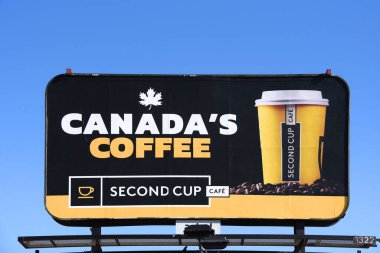 Regina, Kanada - 6 Nisan 2025: İkinci Kupa için Billboard, yemek, bardak ve bardak gibi özel kahve satan bir Kanada kahve evi zinciri. Karargahı Mississauga, Ontario 'dadır..