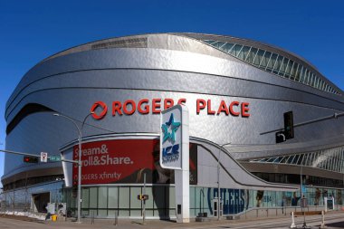 Edmonton, Kanada - 3 Nisan 2025: Rogers Place, NHL Edmonton Oilers ve WHL Edmonton Oil Kings 'in evidir. Aynı zamanda bir konser mekanı olarak hizmet vermektedir. 2016 yılında Northlands Kolezyumu 'nun yerine resmen açıldı..