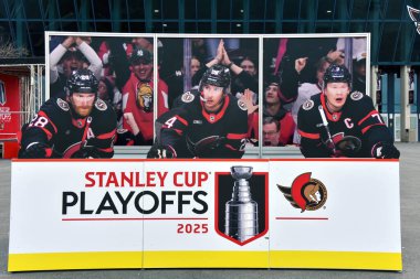 30 Nisan 2025: Kanada Lastik Merkezi 'nde Ottawa Senatörleri hayranlarının fotoğraf çekmesine izin vermek için gösterime girdi. Sekiz yıldır ilk kez NHL takımı, Toronto Maple Leafs 'e karşı Ontario Muharebesi' ni yeniliyor.