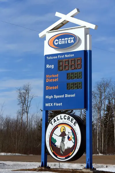 TallCree First Nation, Kanada 'nın Centex Petrol Tabelası 200' den fazla yeri olan Kanadalı bir benzin perakendecisi. İlk Uluslar Topluluğuyla önemli sayıda ortaklığı vardır. 