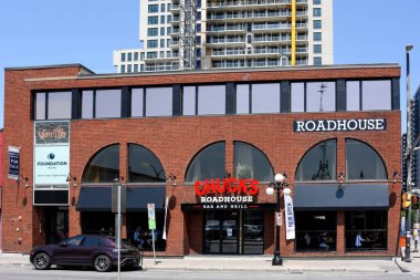 Ottawa, Kanada 14 Haziran 2025 Byward Market 'te yeni açılan Chucks Roadhouse Bar and Grill. Chuck, 1996 'da kurulmuş bir Kanada restoran zinciri. Uygun fiyatlı ve kaliteli gıdalarla bilinir..