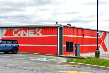 Kingston, Kanada - 1 Haziran 2025: CANEX, ya da CFB Kingston tarafından Kanada Güçleri Değişim Sistemi mağazası. CANEX, Kanada Kuvvetleri üyelerine belli avantajlar veya indirimler sağlayan perakende satış mağazaları işletiyor..