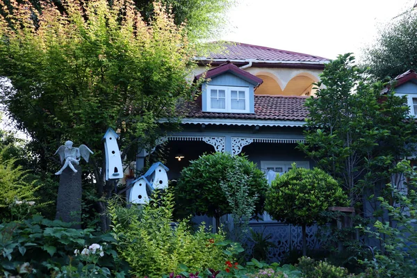 Bahçedeki güzel ev. Tiflis, Gürcistan