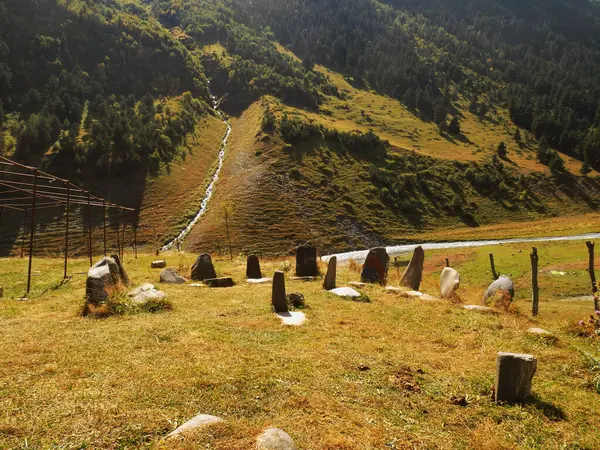 Dartlo 'nun Sabtcheo' su. Geleneksel mahkeme. Dartlo, Tusheti, Georgia.