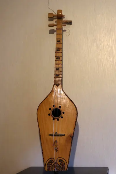 Panduri - geleneksel üç telli Gürcü enstrümanı