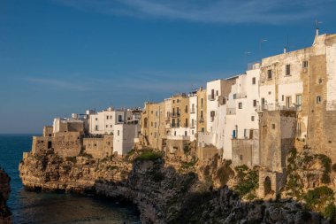 Güney İtalya 'daki eski Polignano a Mare kasabası.