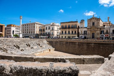 İtalya 'nın güneyindeki Puglia bölgesindeki Lecce' deki Roma amfitiyatrosunun tarihi kalıntıları