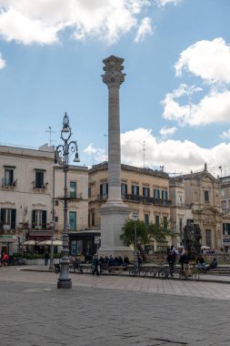 İtalya 'nın Puglia bölgesindeki Lecce kentinde bulunan Roma amfitiyatrosu yakınlarındaki tarihi kalıntılar