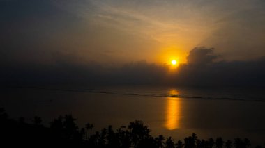 Hint Okyanusu 'nun, Kenya' nın, Afrika 'nın üzerinde büyülü gün doğumu