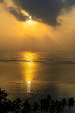 Hint Okyanusu 'nun, Kenya' nın, Afrika 'nın üzerinde büyülü gün doğumu