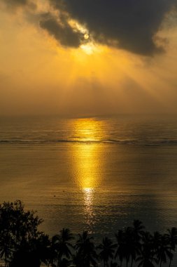 Hint Okyanusu 'nun, Kenya' nın, Afrika 'nın üzerinde büyülü gün doğumu