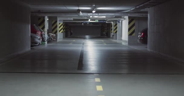 Espaço Estacionamento Subterrâneo Interior Industrial Pistas Estacionamento Garagem Subterrânea Estacionamento — Vídeo de Stock