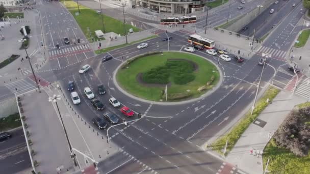 Ingrandimento Aereo Del Traffico Urbano Rotatorio Varsavia Polonia — Video Stock