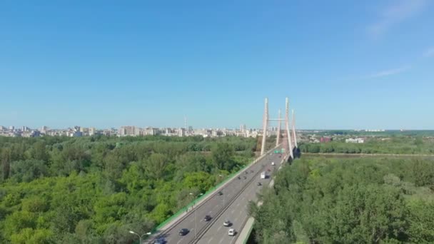Vista Aérea Del Puente Siekierkowski Río Wisla Vístula Pequeños Coches — Vídeo de stock