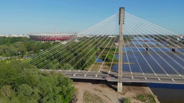 阳光明媚的日子里 斯沃托夫斯基桥和国家体育场的景观 空中射击 波兰华沙 — 图库视频影像