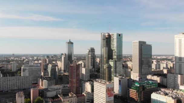 Drohnenaufnahme Von Oben Über Der Skyline Des Warschauer Stadtzentrums Polen — Stockvideo