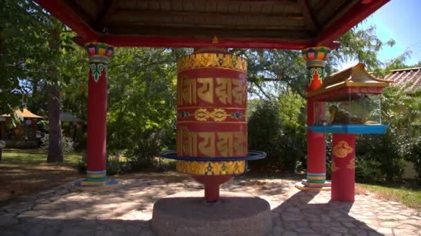 Enormt Bönehjul Lama Tzong Khalpa Institute Pomaia Toscana Italien — Stockvideo