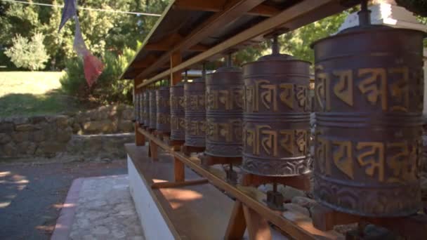 Vue Rapprochée Roues Prière Institut Lama Tzong Khalpa Pomaia Toscane — Video