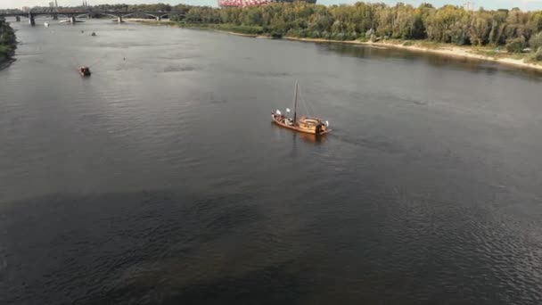 Oude Houten Boot Varen Wisla River Luchtfoto Warschau — Stockvideo