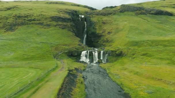 Islande Vue Aérienne Une Cascade Avec Les Touristes — Video