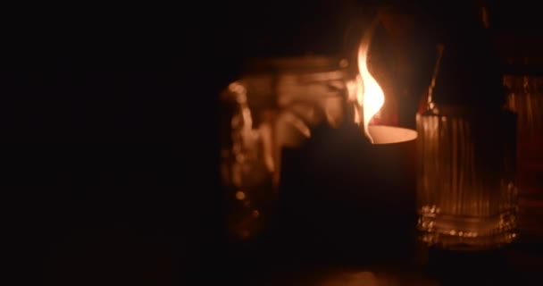 Mezarlıktaki Mezar Mumları Gece Aydınlatılıyor Azizler Günü Tüm Ruhlar Bayramı — Stok video