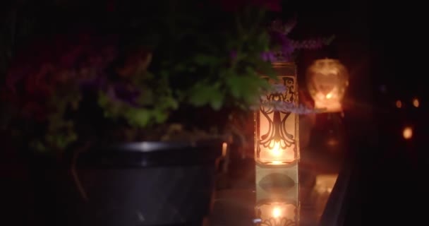 Kuburan Dengan Lampu Lilin Hias Hari All Saints Pesta All — Stok Video