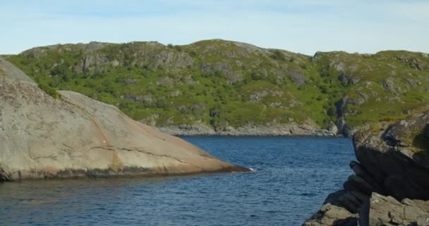 Lofoten Imagine Statică Peisajului Nordic Vara Cer Albastru Lac Calm — Videoclip de stoc