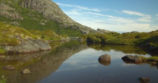 Prise Vue Statique Calme Lac Nordique Montagnes Nad Été Avec — Video