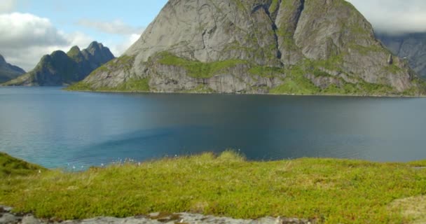 Lofoten Reine Tilt Prise Vue Montagne Énorme Lac Bleu — Video