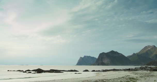 Empty Beach Norwegian Fjords Cloudy Day Wonderful Mountain Peaks Background — Stock Video
