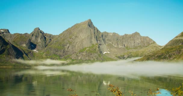 Lago Montagne Vista Panoramica Nella Giornata Sole Piccole Nuvole Basse — Video Stock