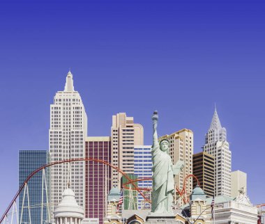 Las Vegas, Nv, ABD-5.14.2019: New York Oteli, Las Vegas. Özgürlük Anıtı 'nın kopyası 150 feet (46 metre) ve bina 1997 yılında açıldı..