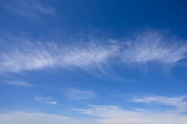 Cielo Azul Con Nubes Voladoras Luz Hermoso Fondo Natural — Foto de Stock