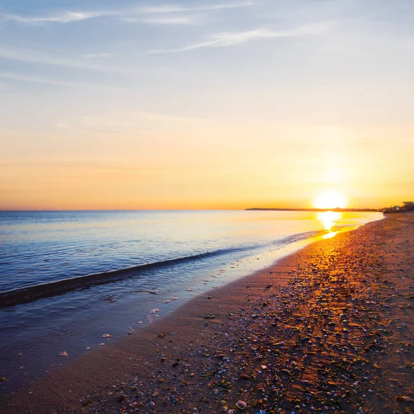 Letnie Wybrzeże Morskie Wschodzie Słońca Wczesnym Rankiem Letnia Scena Wakacji — Zdjęcie stockowe