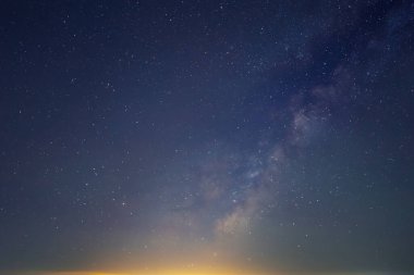 Gece yıldızlı gökyüzü Samanyolu, gece açık hava doğal arka plan
