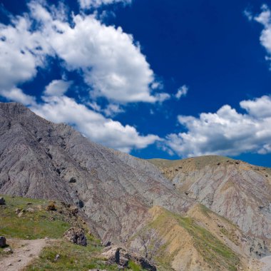 mountain pass under blue cloudy sky