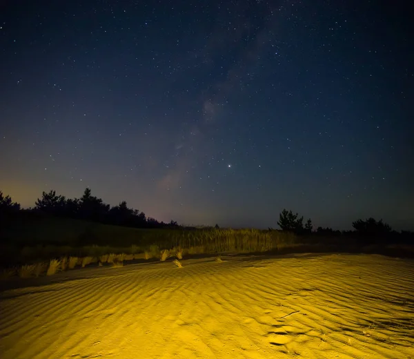 Піщана Пустеля Під Зоряним Небом Молочним Способом Нічний Відкритий Пейзаж — стокове фото