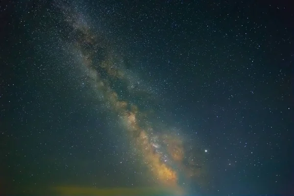 Güzel Dramatik Renklendirilmiş Gece Yıldızlı Gökyüzü Samanyolu Doğal Arka Plan — Stok fotoğraf