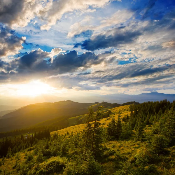 Літня Гірська Долина Драматичному Заході Сонця — стокове фото