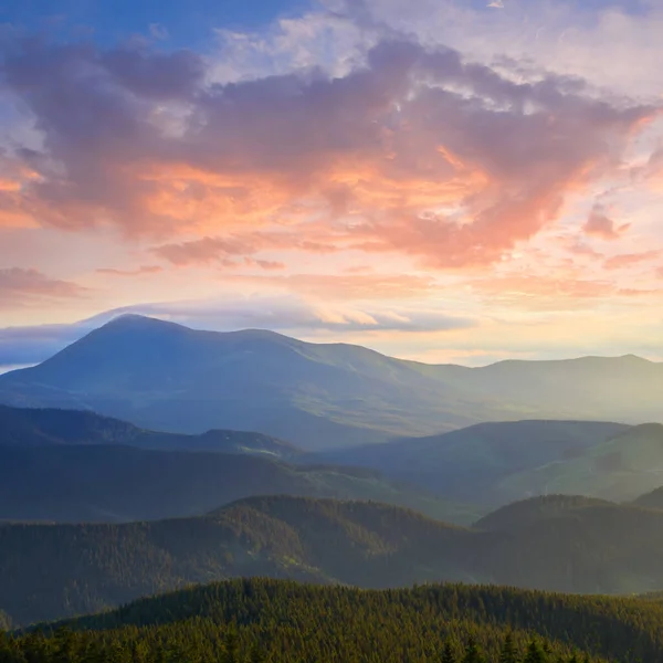 Silueta Cadena Montaña Niebla Azul Dramático Crepúsculo —  Fotos de Stock